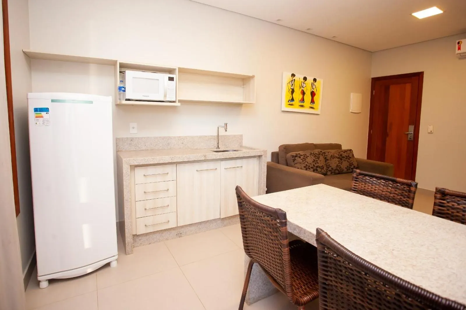 Hotel Encantos De Itaperapua 포르투세구로